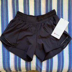 NWT Lululemon hotty hot 4inch short